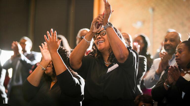 attendees cheer for hall of fame inductees